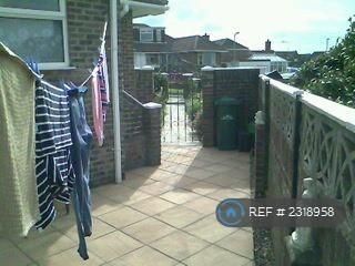 3 bedroom detached house to rent - Photo 5