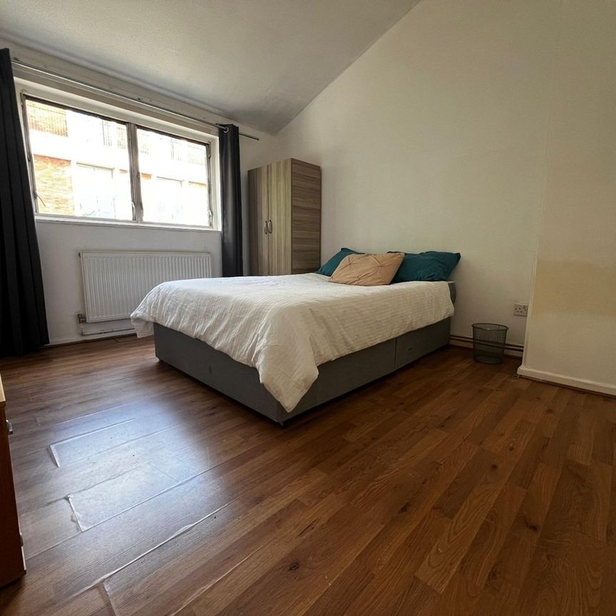 4 Bed Terraced House, Holland Walk, N19 - Photo 1