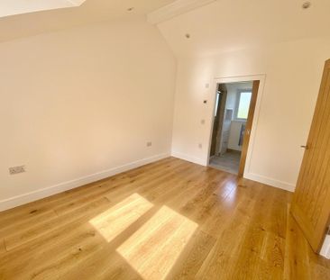4 bedroom semi-detached house to rent - Photo 2