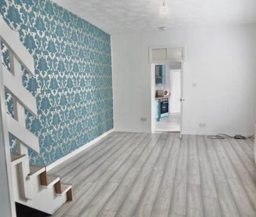 3 bedroom end of terrace house to rent - Photo 6