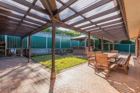 Spacious 4 Bedroom Contemporary Home!! - Photo 2