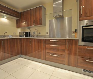 2 bedroom ground floor flat to rent - Photo 1