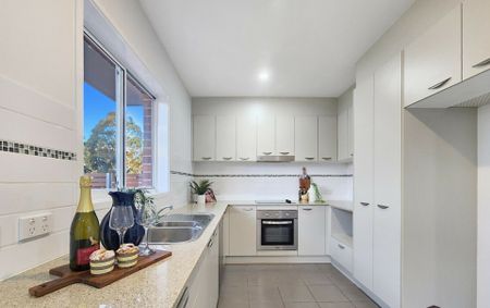 Stylish and Spacious Townhouse - Photo 4