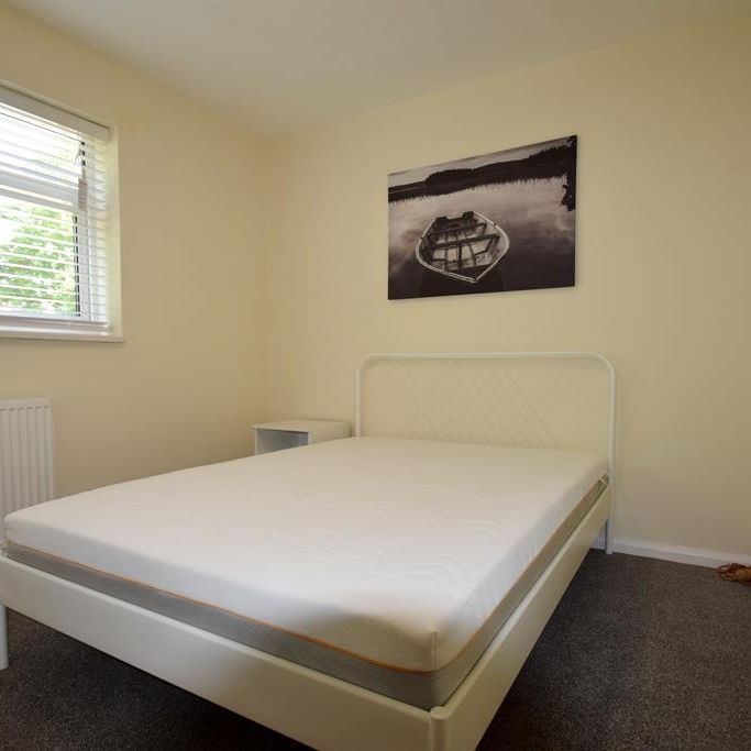 Buckingham Grove, Hillingdon, UB10 - Photo 1