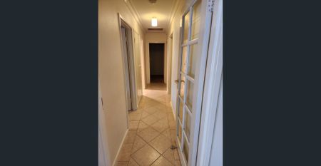 Very neat 3 x1 Duplex in excellent location - Photo 2