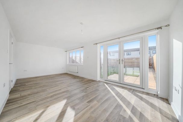 4 bedroom terraced house to rent - Photo 1