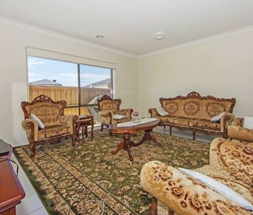 11 Pistachia Drive, Tarneit VIC - Photo 3