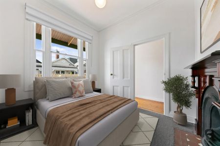 Delightful 2 bedroom Free Standing Victorian in Prahran! - Photo 3