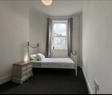 Room in a Shared House, Wellington Gardens, SE7 - Photo 2