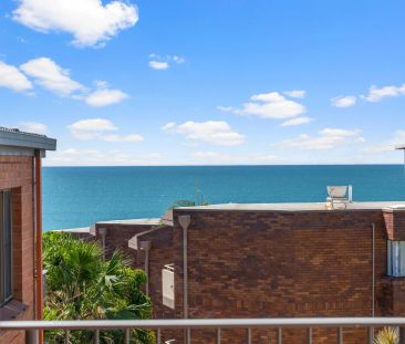 Refurbished Apartment With Ocean View - Photo 6