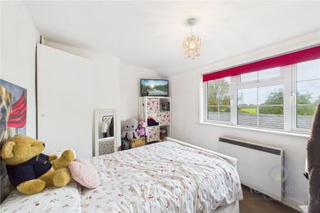 2 bedroom semi-detached house to rent - Photo 4