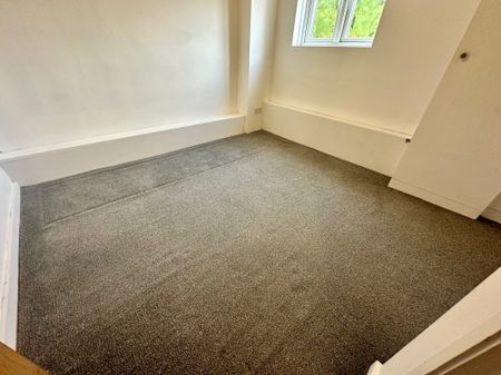 Wescott Way, Bournemouth - Photo 2