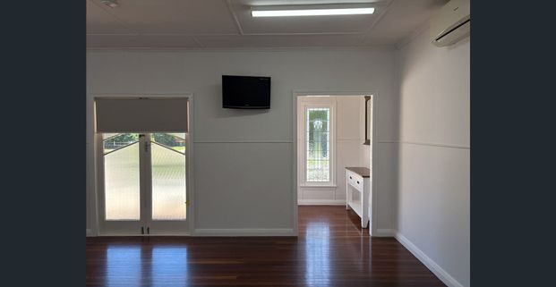 Wheel chair friendly 4 bedroom home - Photo 1