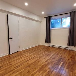 GRAND 3 1/2 - 3485 ELLENDALE - RECEMMENT RENOVE - Photo 2