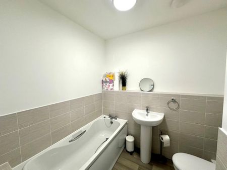 2 bedroom flat to rent - Photo 4