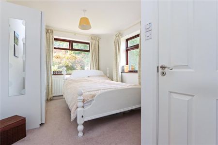 4 bedroom semi-detached house to rent - Photo 3