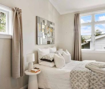 4-Bedroom, 2-Bathroom Home in Aro Valley - Photo 3