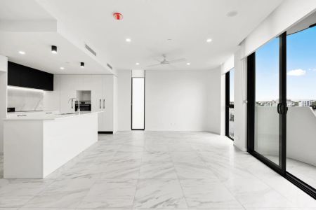 Stylish 2-Bedroom Apartment in the Heart of Chermside - Photo 3