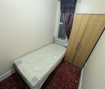 Room in a Shared House, Plashet Road, E13 - Photo 1