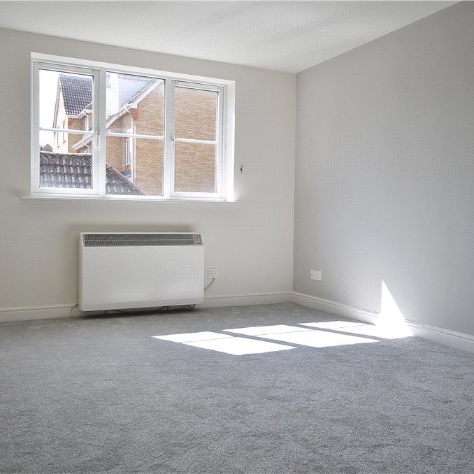 Ashdown Close, Woking, Surrey, GU22 7PG - Photo 1