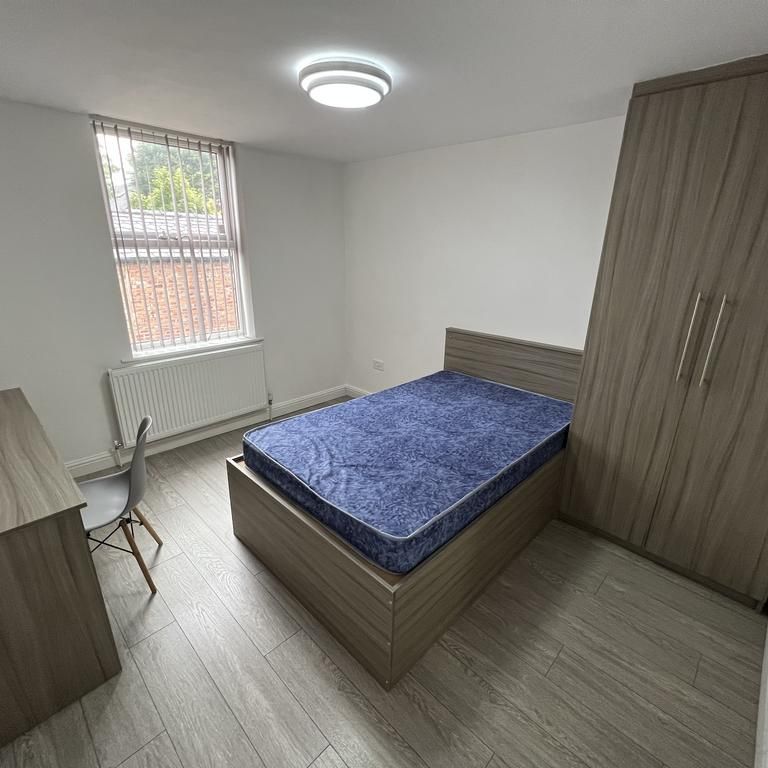 6 bedroom townhouse to rent - Photo 1