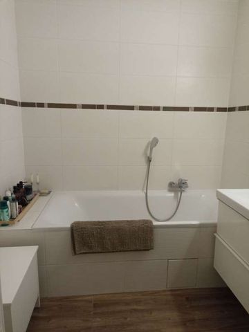 Großzügige, vollständig möblierte 4-Zimmer-Wohnung mit Loggia in ruhiger Lage - Photo 4