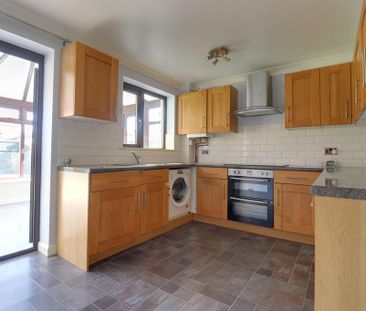 2 bedroom semi-detached house to rent - Photo 4