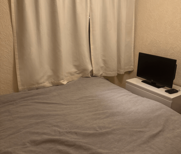 1 bedroom in a house share to rent - Photo 2