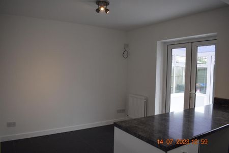 3 bedroom semi-detached house to rent - Photo 3