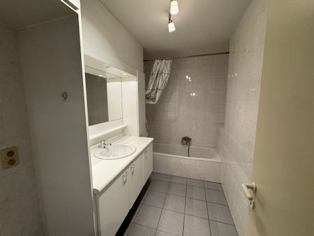 Ruim appartement met terras in hartje Bornem - Photo 4