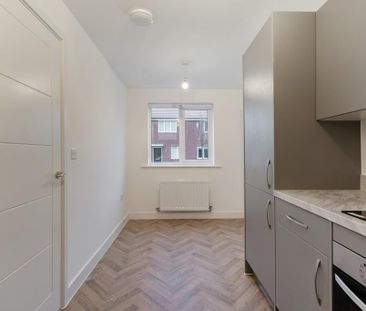 2 bedroom semi-detached house to rent - Photo 6