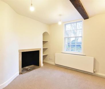 4 bedroom end of terrace house to rent - Photo 1