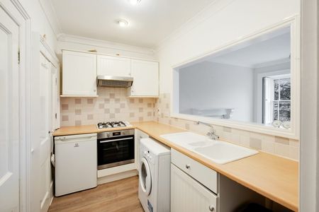 2 Bed Flat - Photo 3