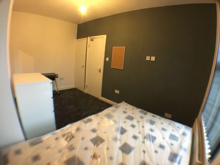 4 Bed - 12 Beechwood Street, Burley, Leeds - LS4 2LX - Student - Photo 4