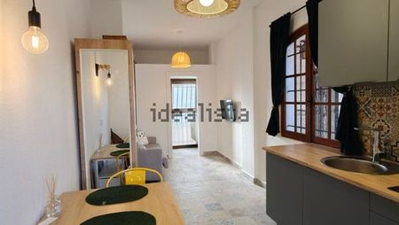 Alquiler de estudio en Calle Colon - Photo 4