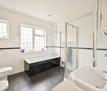 4 bedroom semi-detached house to rent - Photo 6