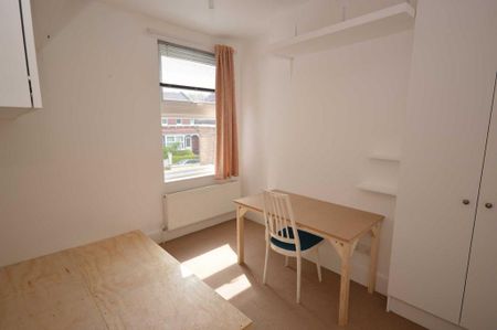 4 bedroom terraced house to rent - Photo 3