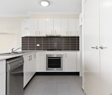 Spacious Unit in Prime Location - Photo 4