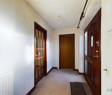 4 bedroom detached house to rent - Photo 3