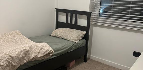 Room in a Shared Flat, Epsom Road, CR0 - Photo 2