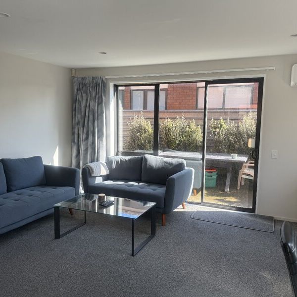 Riccarton – Modern 4 Bed/2 Bath townhouse, Double Garage, Suit Mature Students - Photo 1
