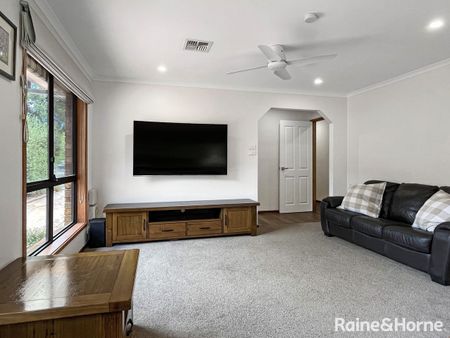 5 Bilkurra Street, Queanbeyan West, NSW 2620 - Photo 2