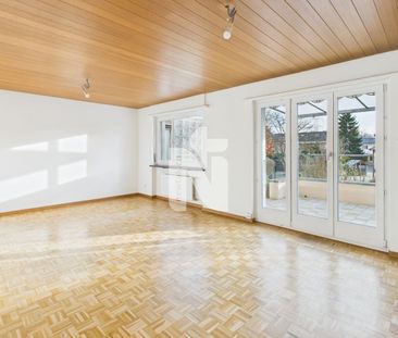 Charming, renoviertes Reihenmittelhaus with garden, garage and view - Photo 2