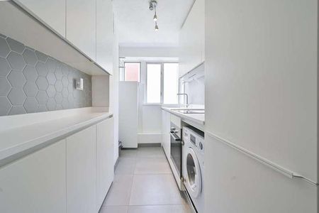 Marion Court, Tooting Broadway, SW17 - Photo 2