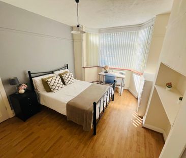 6 Bed Student Accommodation - Photo 6