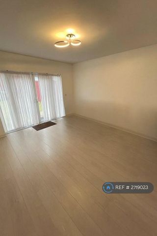 2 bedroom semi-detached house to rent - Photo 5