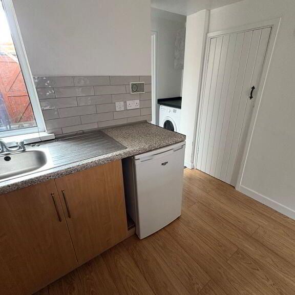 31 Donegall Avenue, Belfast, BT12 6LS - Photo 1