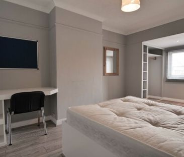 4, Penyghent Avenue - Photo 1