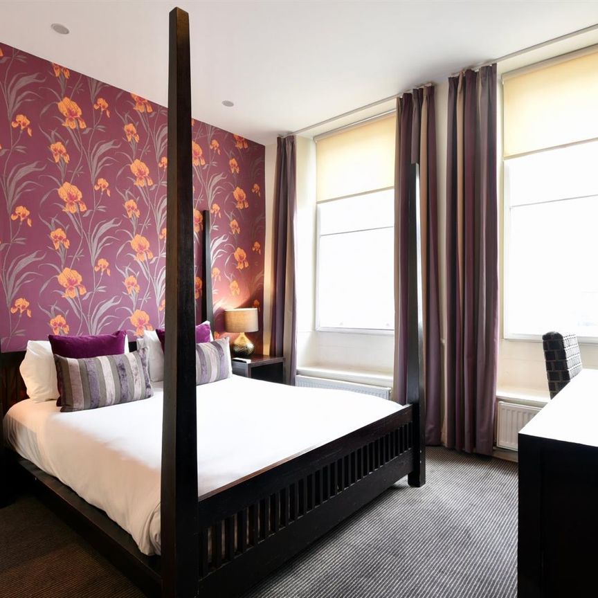 ROOM 3, Cinnabar Hotel, 88-89 Fore Street, SG14 - Photo 1