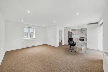 3 bedroom semi-detached house to rent - Photo 2